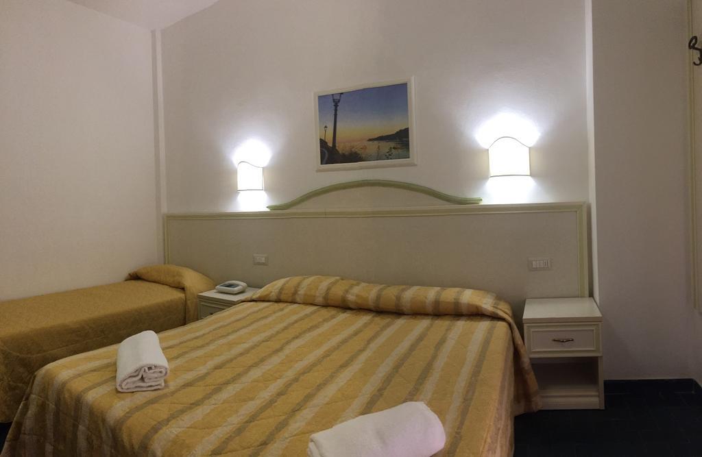 Hotel Due Torri Porto Azzurro Ngoại thất bức ảnh