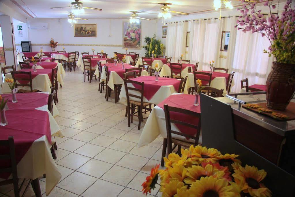 Hotel Due Torri Porto Azzurro Ngoại thất bức ảnh