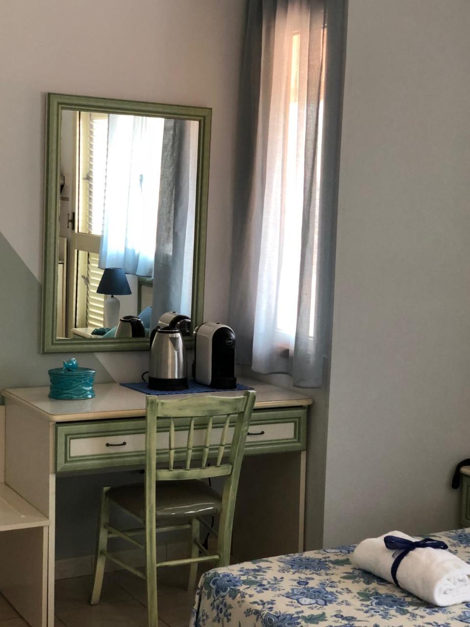 Hotel Due Torri Porto Azzurro Ngoại thất bức ảnh