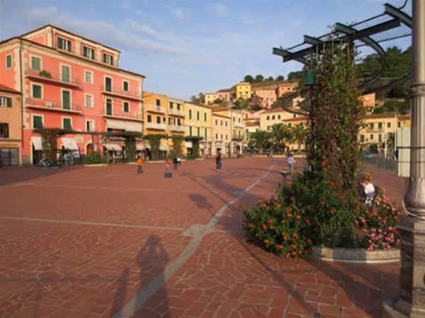 Hotel Due Torri Porto Azzurro Ngoại thất bức ảnh